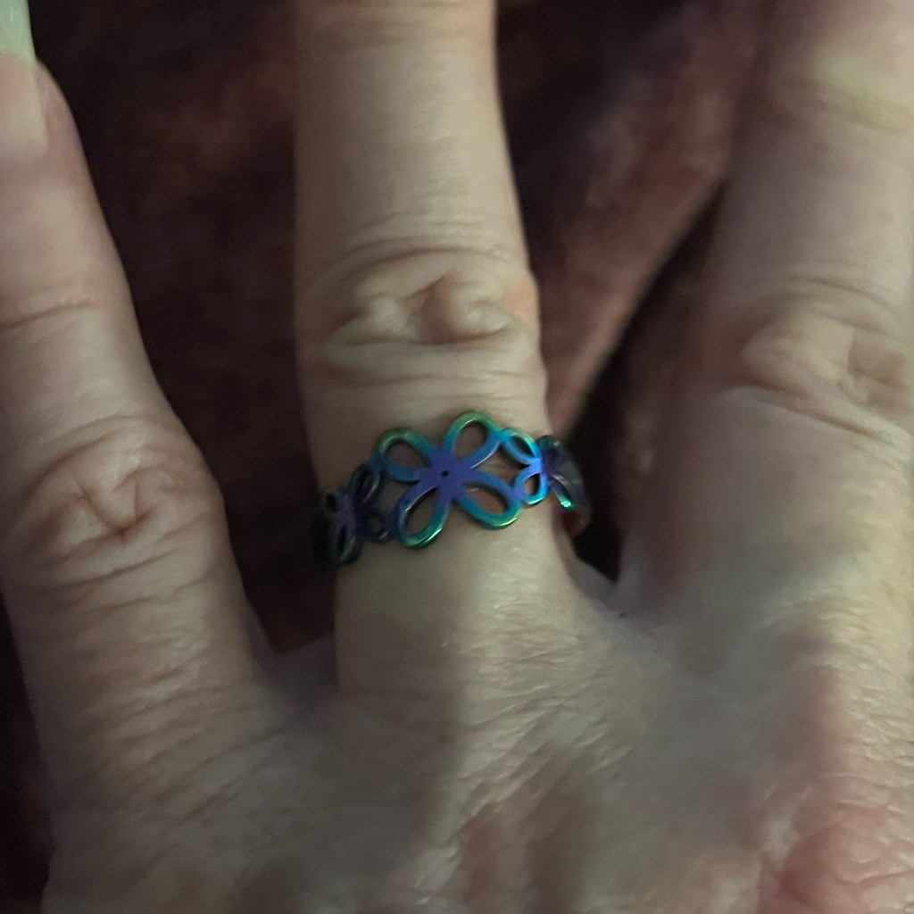 Unbranded Metallic Oil Slick Colored Tiny Flower Ring Size 8 18 Eu Nwt 5$